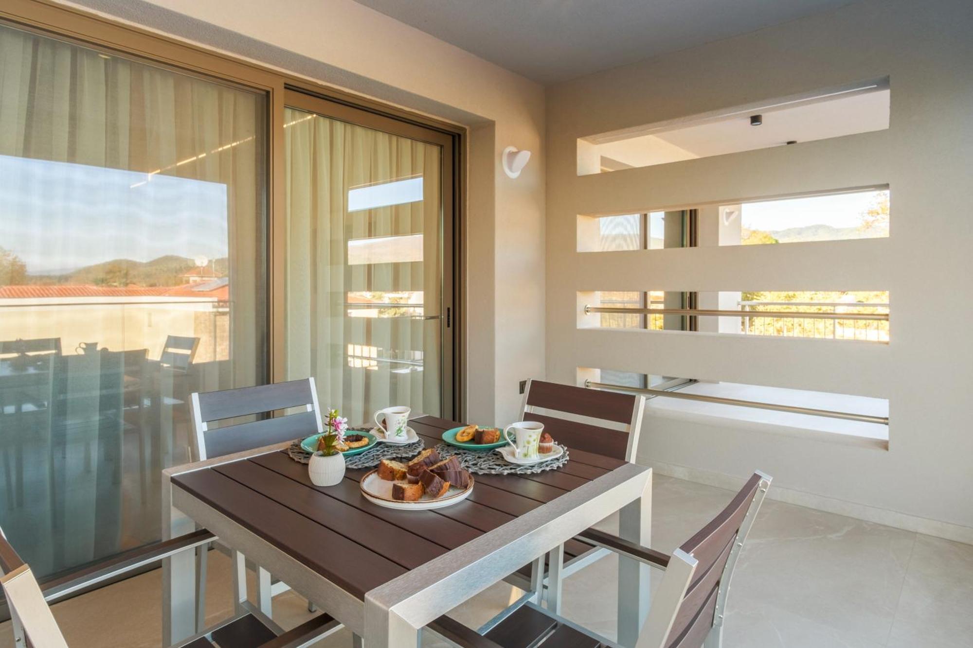 Aura Luxury Suites - Olympiada Seaside Getaways Bagian luar foto